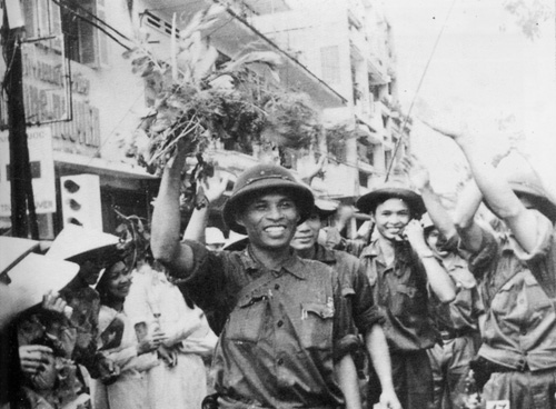 Đội Trưởng Việt Nam: Si&ecirc;u Anh H&ugrave;ng Đầu Ti&ecirc;n