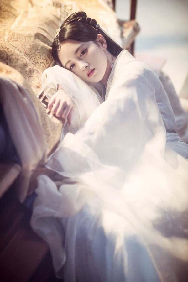 Bạch X&agrave; T&acirc;n Truyện Chi Ng&atilde; Thị Hứa Ti&ecirc;n